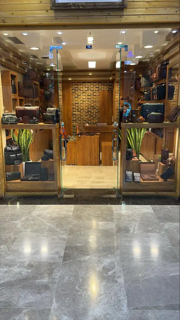 گالری چرم طبیعی چارلی