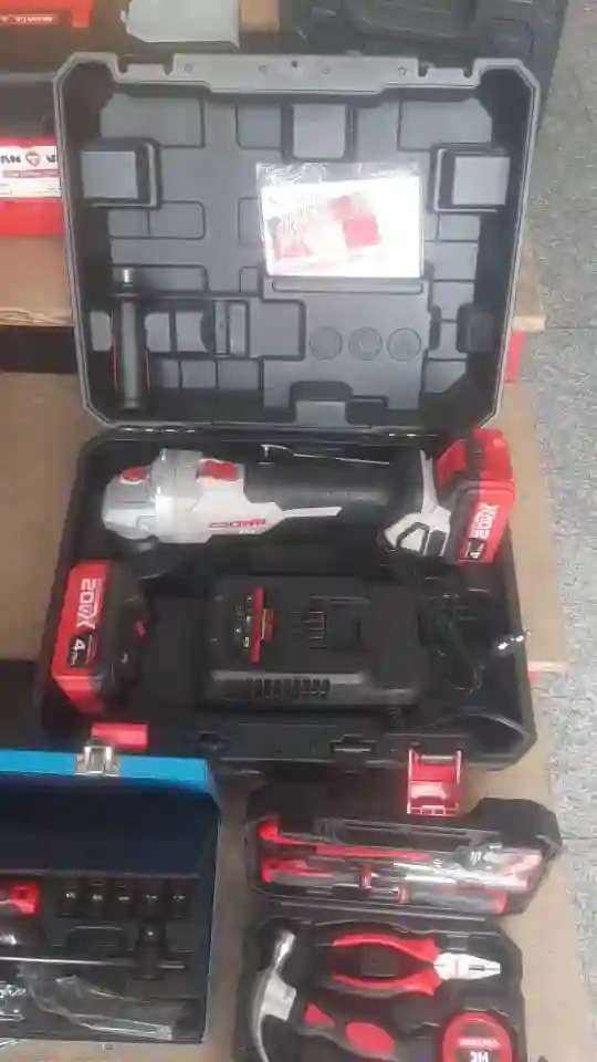 فروش ابزار آلات صنعتی و ساختمانی نجاتی