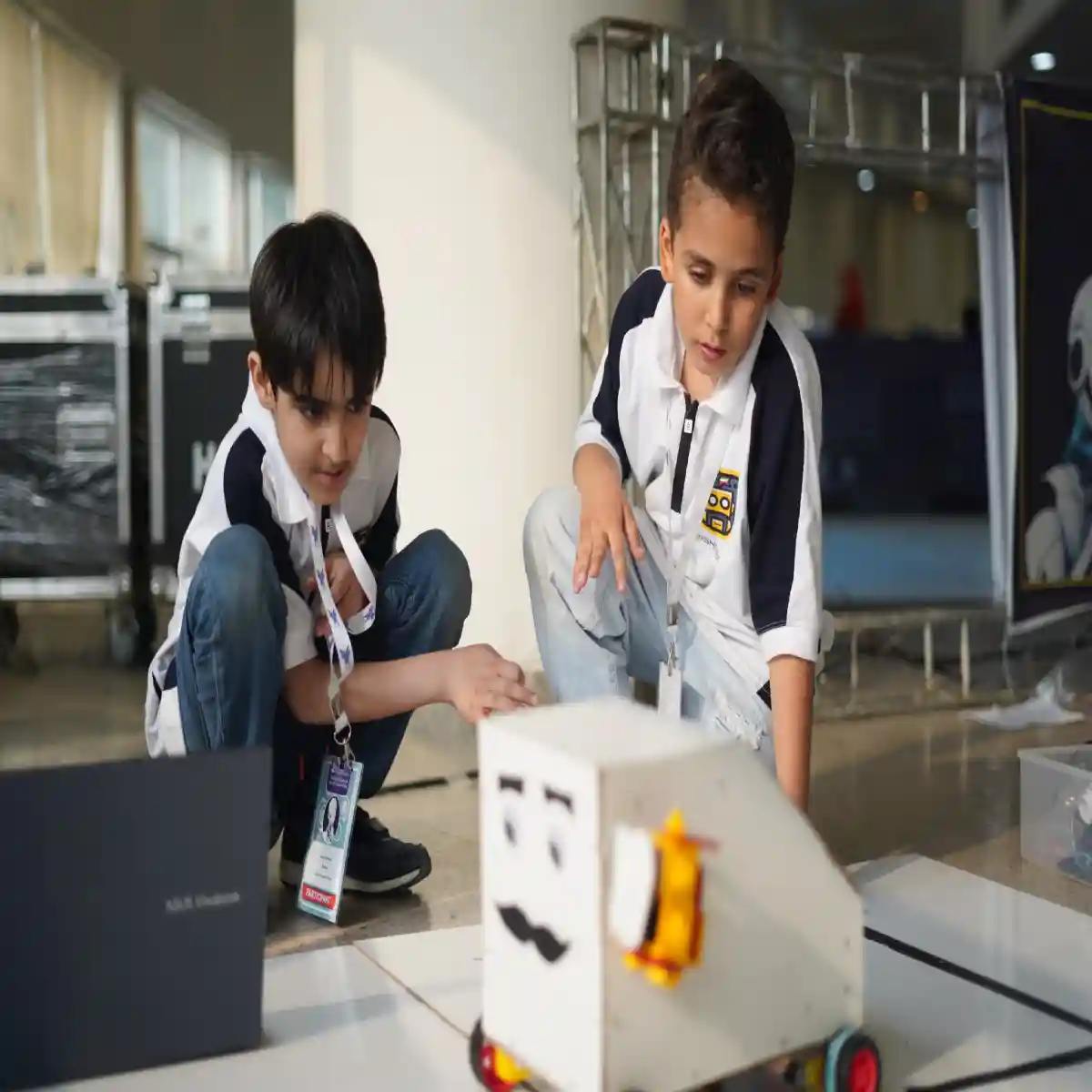 آموزشگاه رباتیک پیشنام