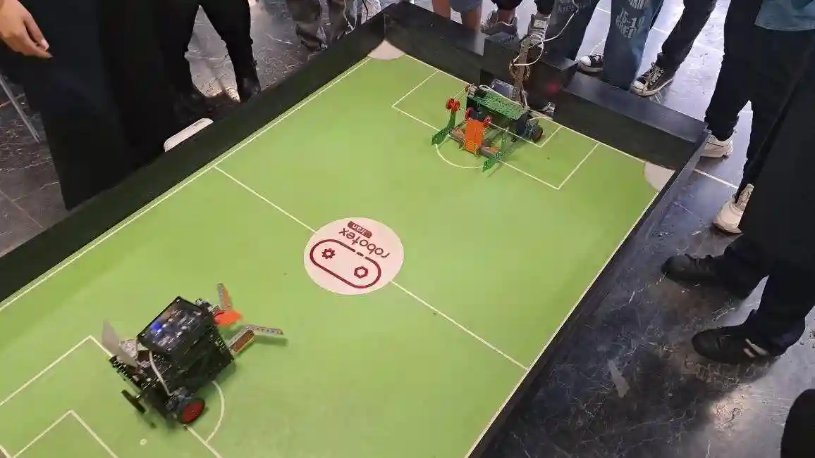 آموزشگاه رباتیک