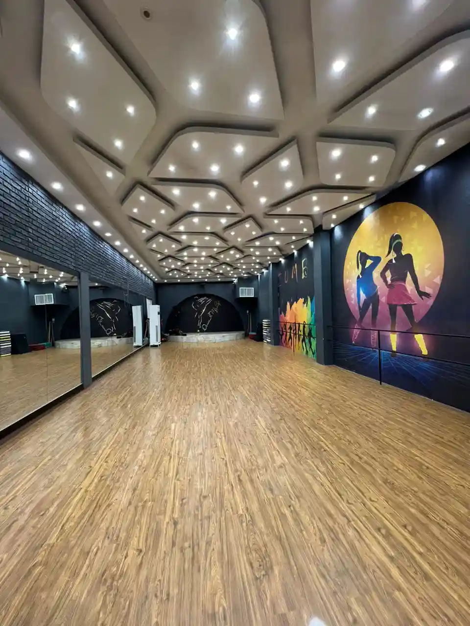 باشگاه بدنسازی طلایی ها(شعبه بانوان)