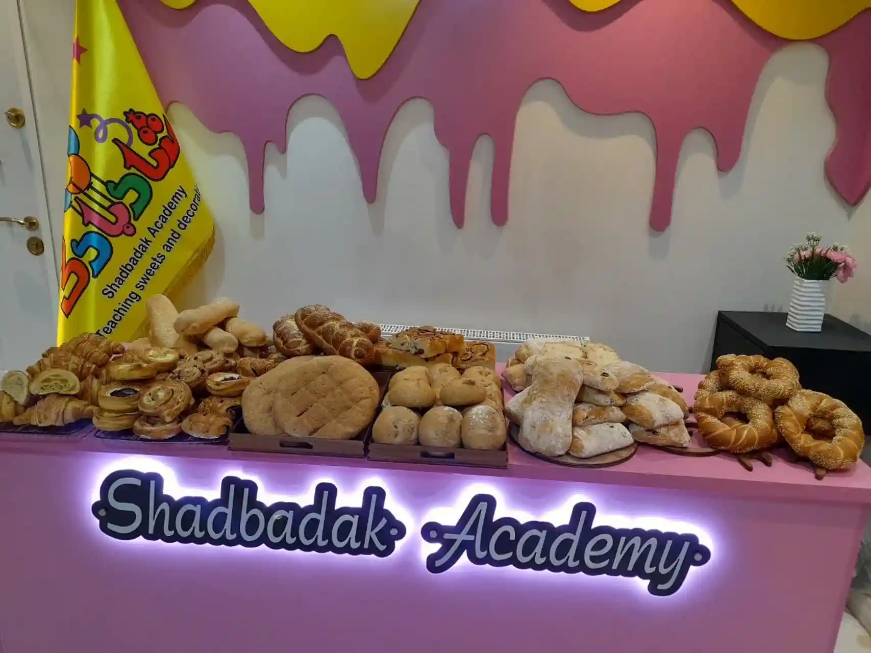 آموزشگاه شیرینی پزی و آشپزی شادبادک