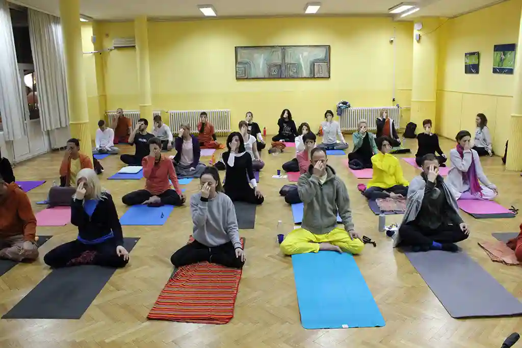  آموزش یوگا و مدیتیشن و یوگای سالمند