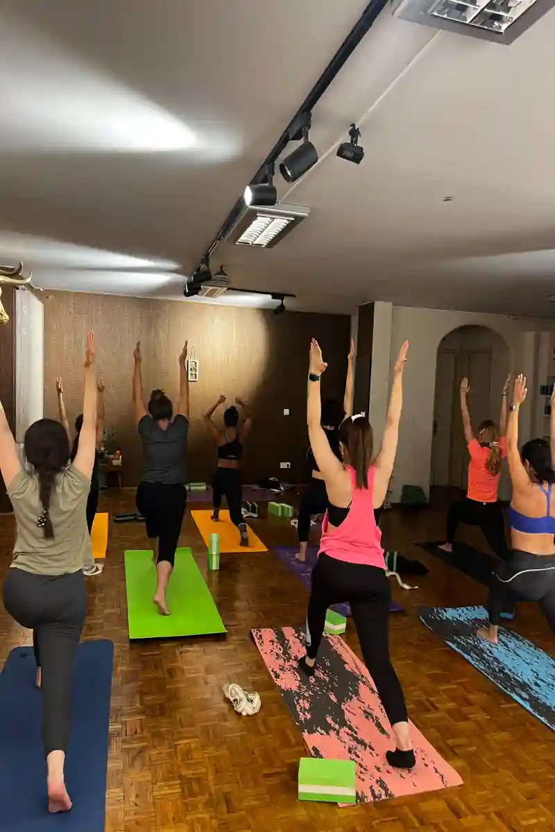 کلاس یوگا استودیو یوگا جردن (MoonShadow)