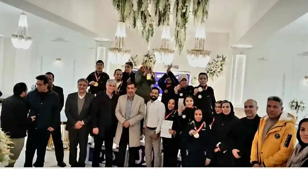 باشگاه شطرنج ۸×۸ (پرهام هنری)