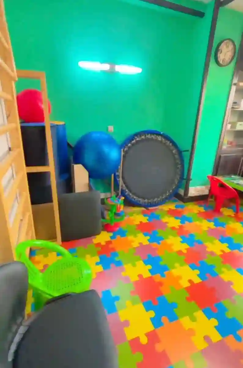 کلینیک گفتار درمانی نوروفیدبک سعادت آباد