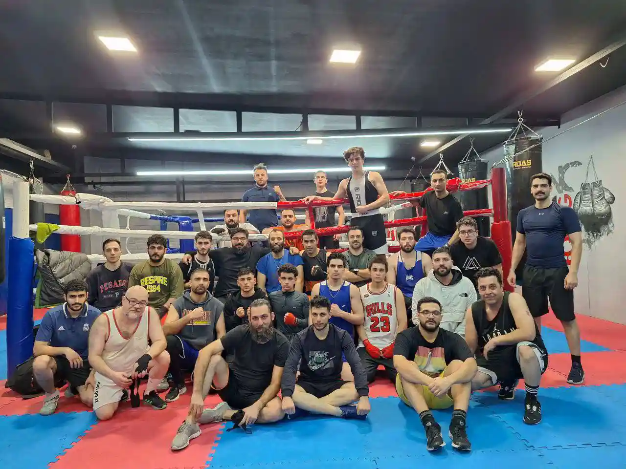 باشگاه بوکس کوروش زال (قهرمان پرور)