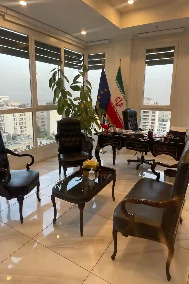 آژانس مسافرتی بگیرو برو(قطار نداریم)