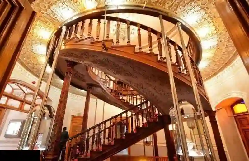 موزه آبگینه و سفالینه های ایران