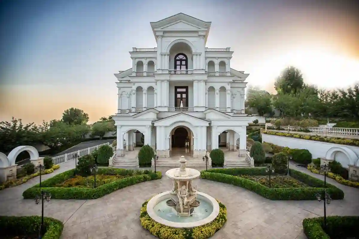 تالار پذیرایی عمارت زرین