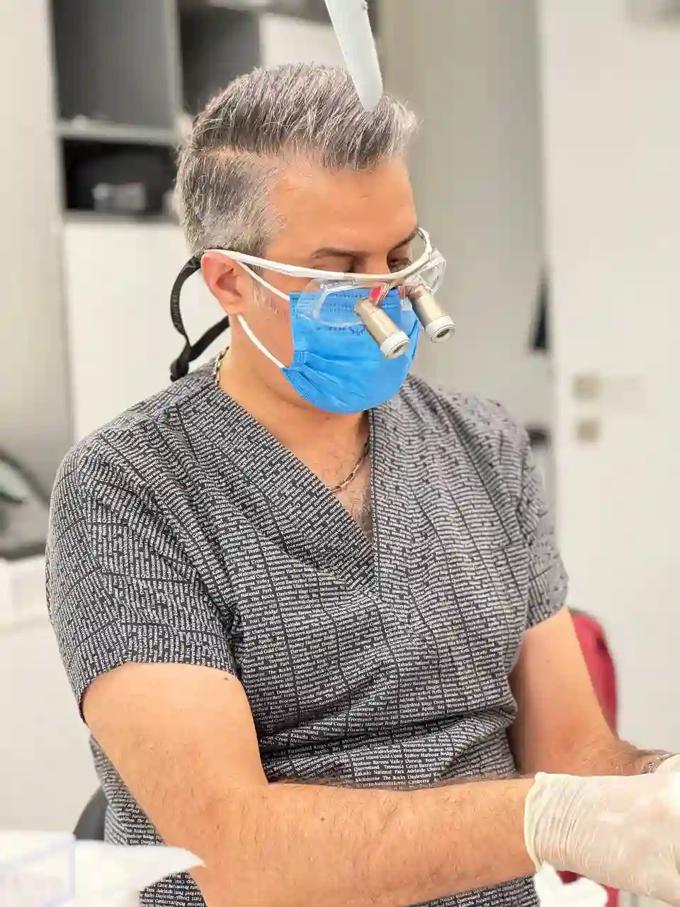 دندانپزشکی دکتر علی ضیائی متخصص ایمپلنت