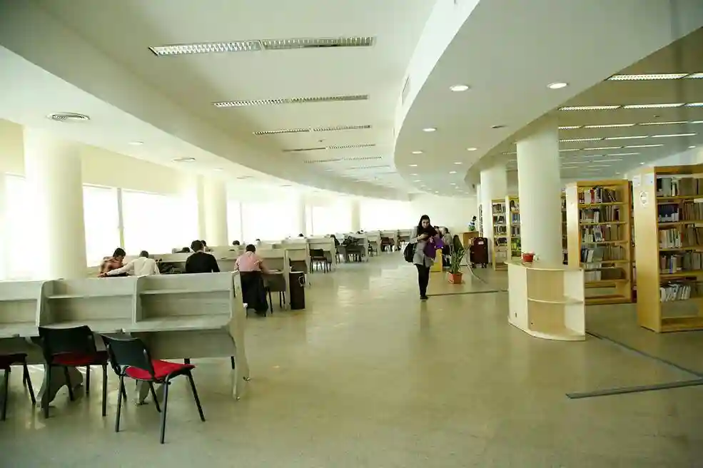  کتابخانه و مرکز اسناد علمی ساختمان دکتر حبیبی